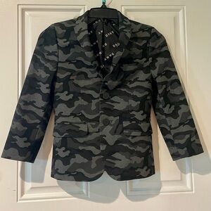 DKNY Gray Campuflage Camo All Over Print Big. Size 8R Sport Coat Blazer Jacket